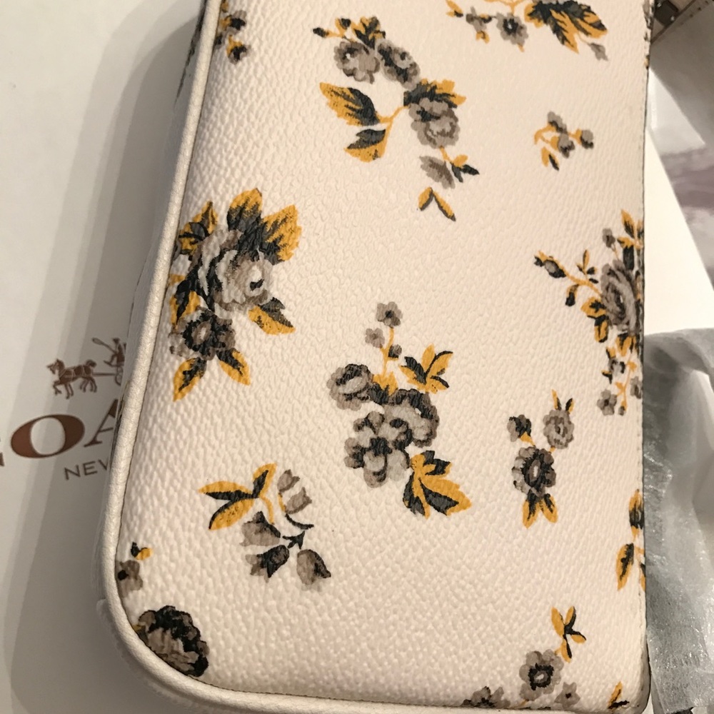 Beautiful Authentic COACH Leather & charm wristlet - Picture 5 of 6